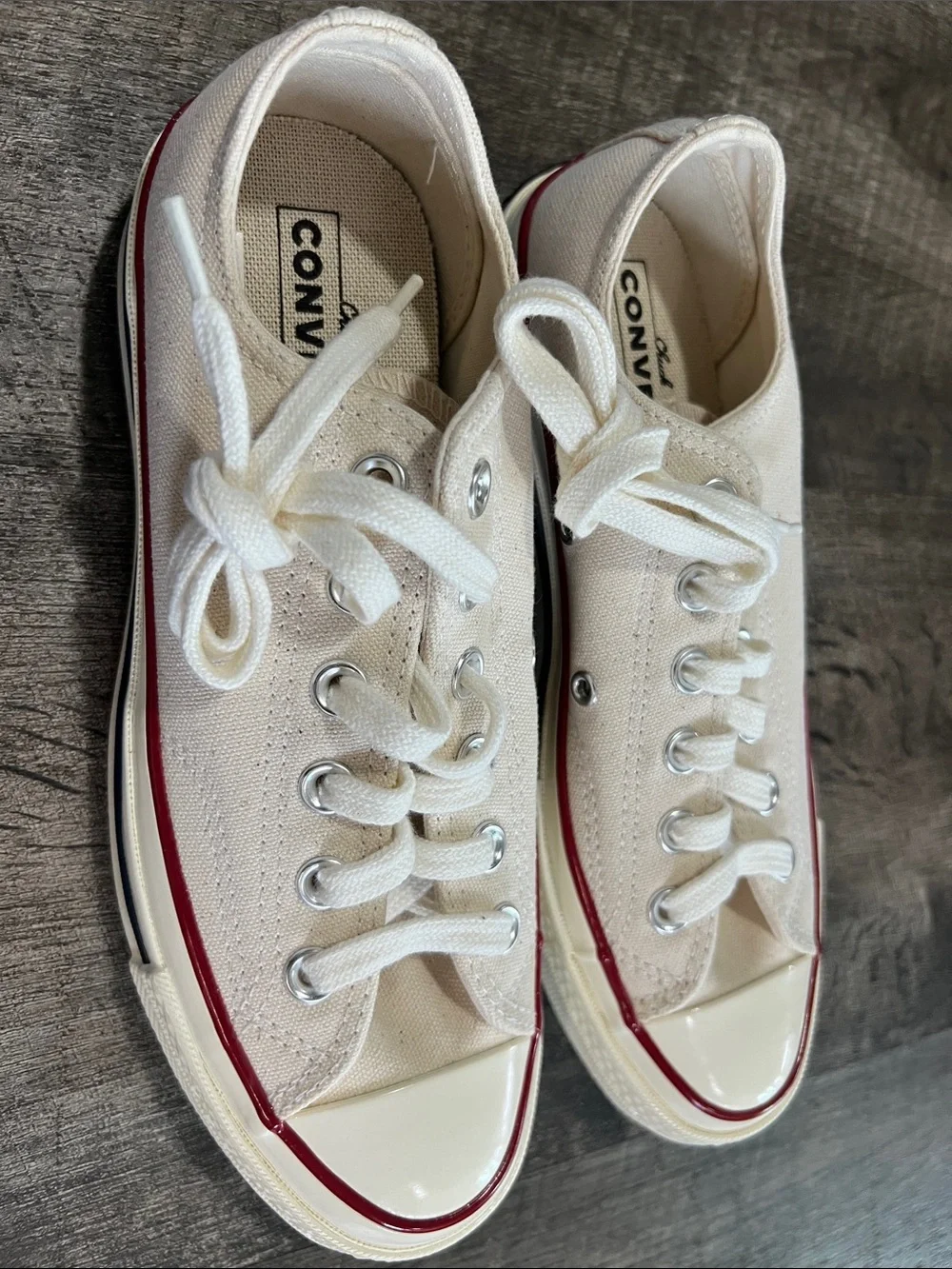 Brand new Converse Low-Top Sneakers with Red trim Size 7 women’s Size 5 mens - Picture 2 of 7